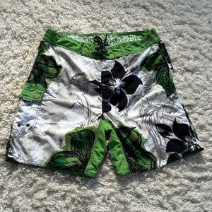 Point Zero Men’s Green and Black Floral Swim Shorts, Lg